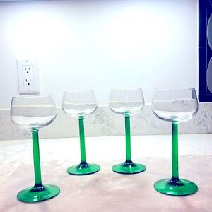Set of 4 Wine Glasses Long Emerald Green Stems Made By Luminarc in France NWOT